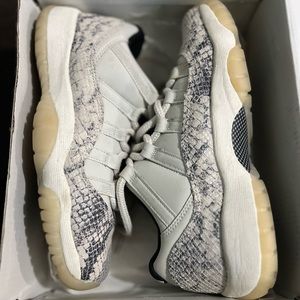 Air Jordan 11 Retro Low 'Light Bone Snakeskin'